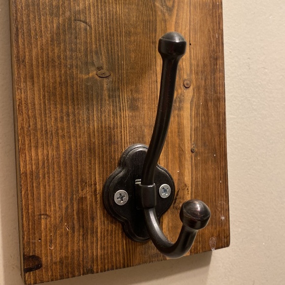 Wood hanging with hook - Picture 3 of 5